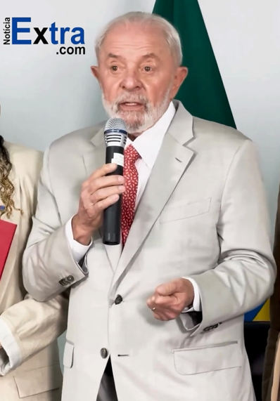 Lula faz homenagem a cachorro que morreu em voo, cobra responsabilização e exige fiscalização