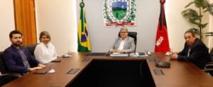 João Azevêdo recebe Michel Henrique e Edna Henrique, e deputado enaltece trabalho e diálogo com o governador