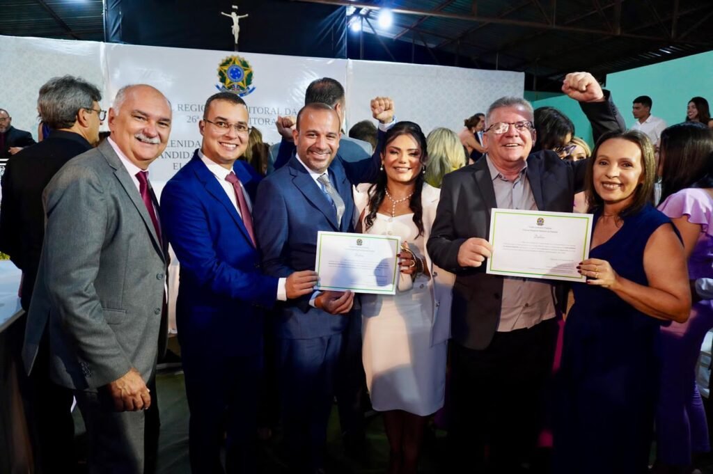 Henry%20Lira%20e%20Flávio%20Marinho%20são%20diplomados%20prefeito%20e%20vice prefeito%20e%20reforçam%20compromisso%20com%20o%20desenvolvimento%20de%20Santa%20Luzia 1
