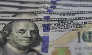 Dólar cai para R$ 6,04 com inflação moderada nos EUA