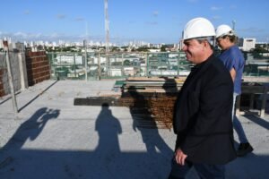 Prefeito interino visita obras da nova sede da CMJP