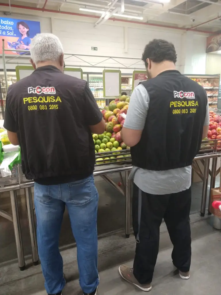 Pesquisa para preços de hortifrútis registra variação de 333% no abacaxi; diferença no alho chega a R$ 17,99