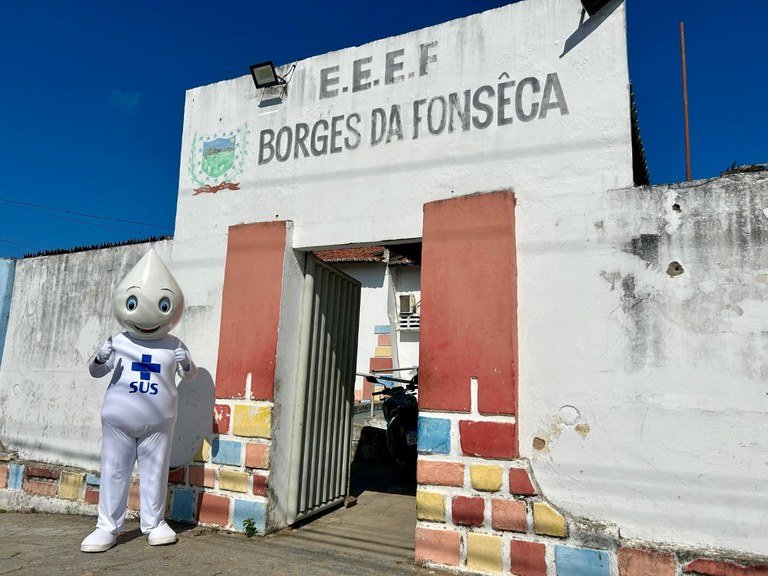 Saúde da Paraíba intensifica vacinação nas escolas para atualizar caderneta de crianças e adolescentes