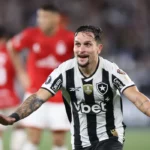Artur marca golaço e Botafogo vence Estudiantes na Libertadores
