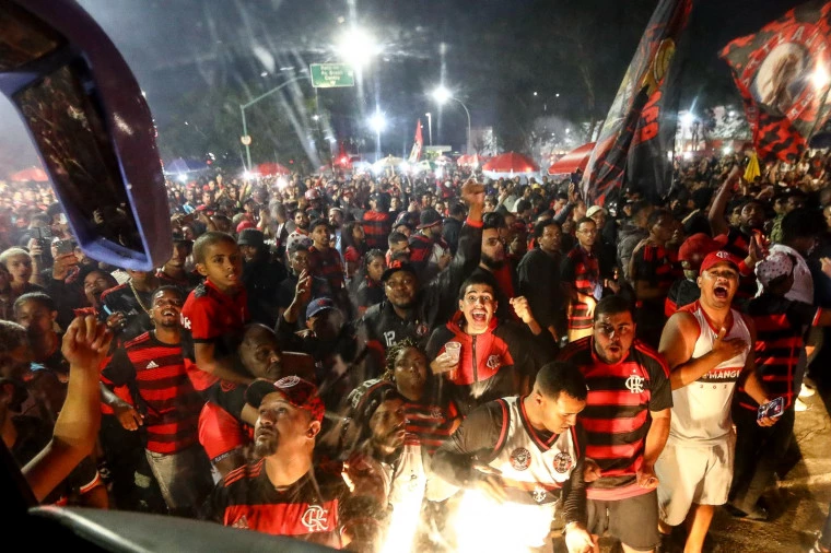 Flamengo faz último treino e embarca para os Estados Unidos com direito à Aero Fla