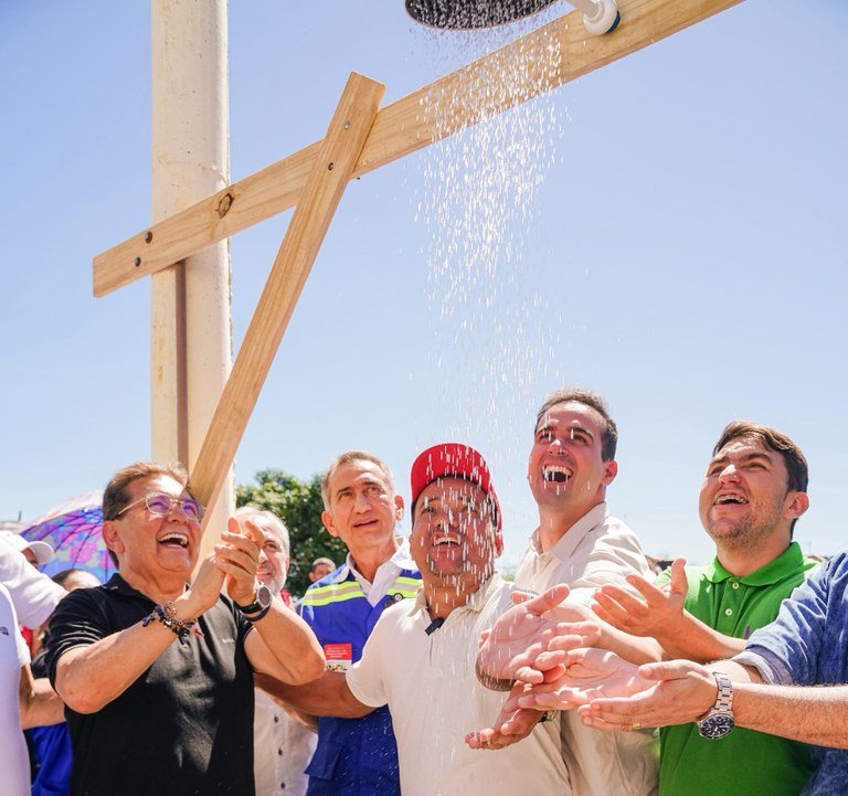 Lucas Ribeiro participa da inauguração do Ramal de Desterro e celebra chegada da água no Sertão do Pajeú
