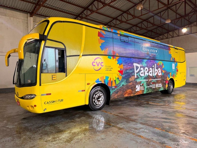 Paraíba destaca atrativos turísticos em ônibus plotado da CVC no sul do Brasil