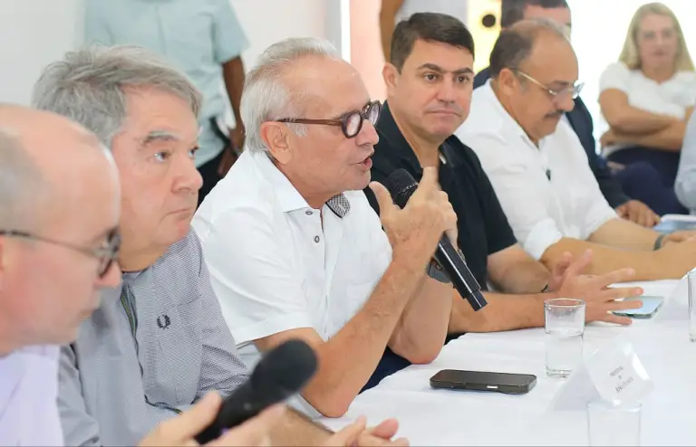 Cícero Lucena apresenta projeto da Copa Metropolitana de Futebol Amador a prefeitos da região