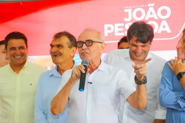 Cícero Lucena e Leo Bezerra entregam nova praça e reforçam compromisso com a qualidade de vida da população