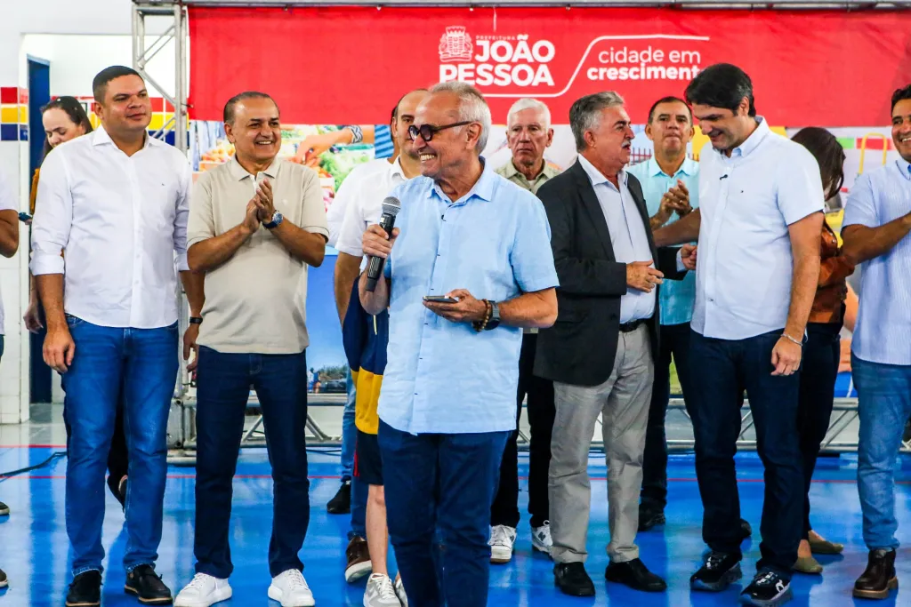 Cícero Lucena entrega Escola Virginius da Gama e anuncia intercâmbio para alunos no Reino Unido