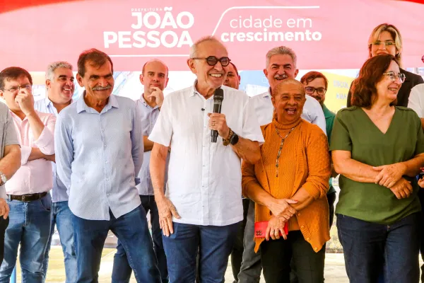 Cícero Lucena entrega Lavanderia Comunitária requalificada no bairro da Torre
