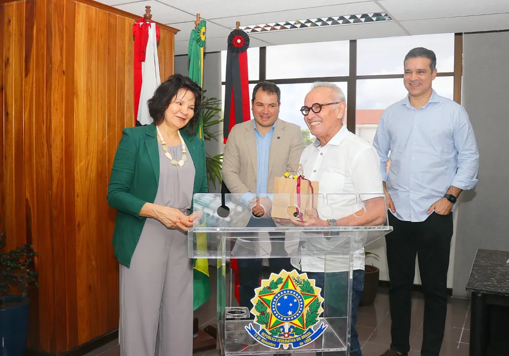 Cícero Lucena firma parceria com TRT-13 para uso compartilhado de prédio no Centro Histórico