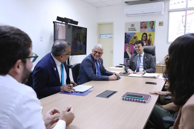 Missão da Organização Pan-Americana da Saúde conhece serviços e ações e discute parceria com a Paraíba