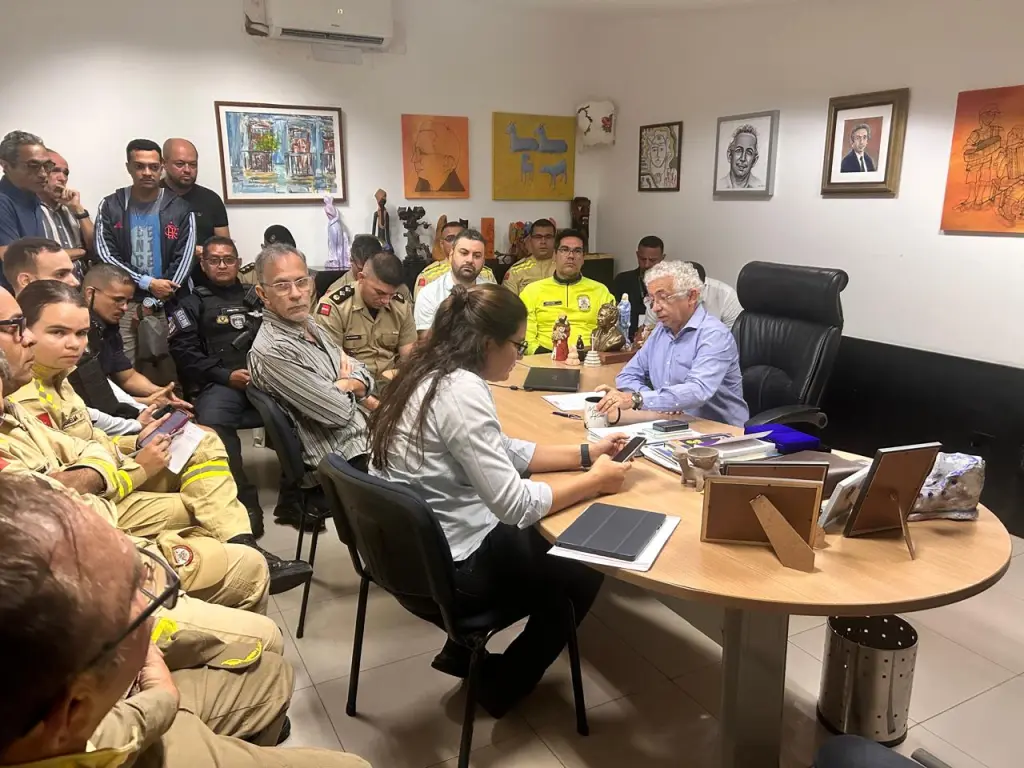 Prefeitura reúne órgãos de segurança para discutir ações integradas durante Festa das Neves