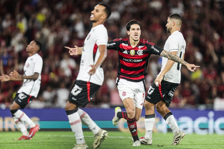 Com atuação impiedosa, Mengão goleia o Vitória em noite histórica no Maracanã