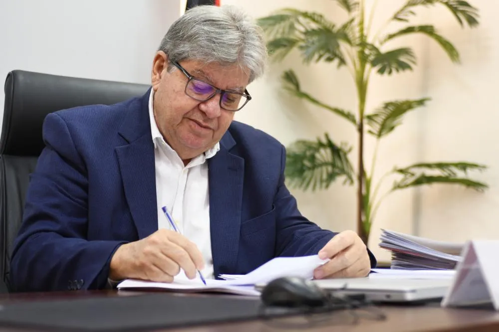 Governador João Azevêdo passa por cirurgia e deve receber alta em até 48 horas
