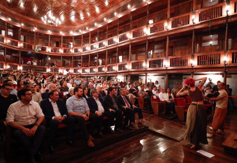 João Azevêdo entrega revitalização do Teatro Santa Roza e destaca importância da obra para o Centro Histórico de João Pessoa