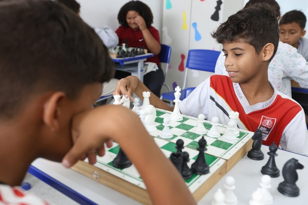 Prefeitura de João Pessoa promove campeonato de xadrez com alunos de 16 escolas municipais