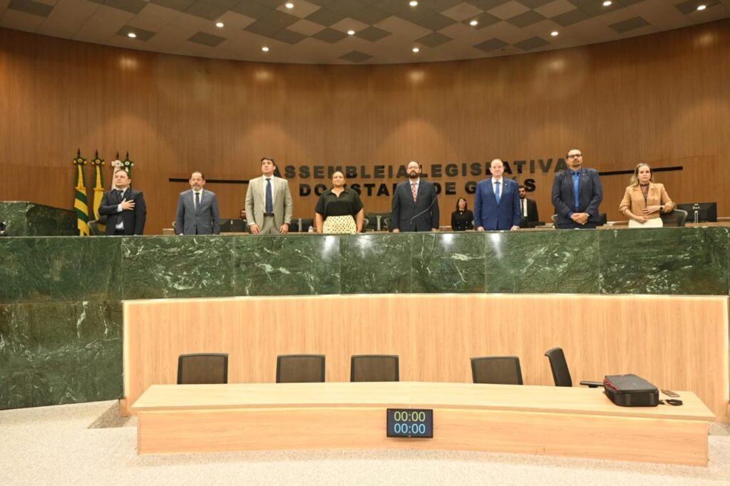 acreano profissional da administracao ganha destaque na assembleia legislativa do estado de goias alego 1