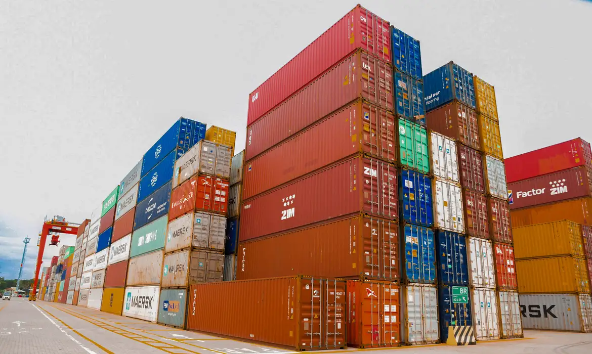 balanca comercial tem saldo positivo de us 61 bi em agosto