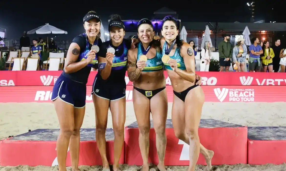 carol solberg e rebecca conquistam etapa elite do circuito mundial