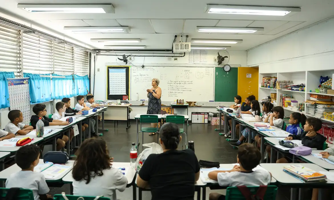 carteira nacional do professor sera entregue em outubro anuncia mec