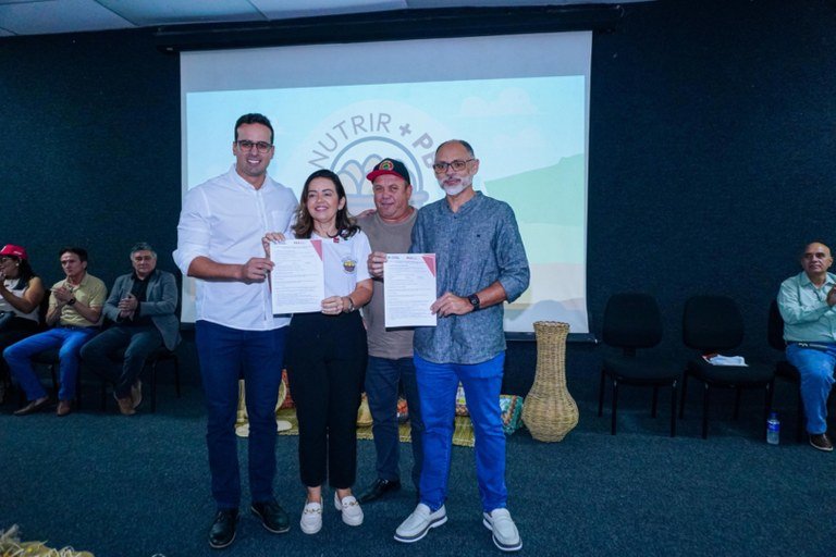 Lucas Ribeiro assina contratos do programa NUTRIR+ PB e reforça empenho do Governo no combate à fome