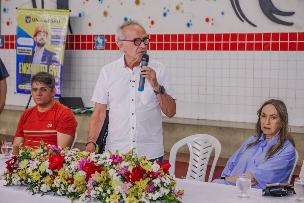 Cícero Lucena entrega certificados de cursos profissionalizantes e celebra geração de emprego e renda em João Pessoa