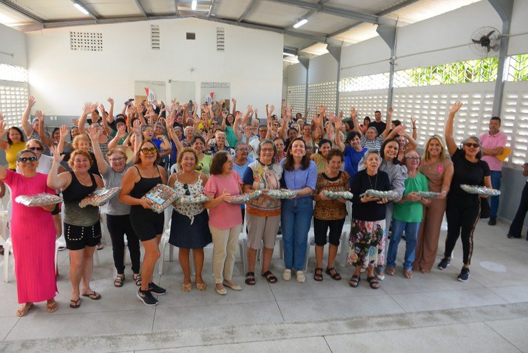 Governo entrega reformas e reabre CSUs do Geisel e Rangel