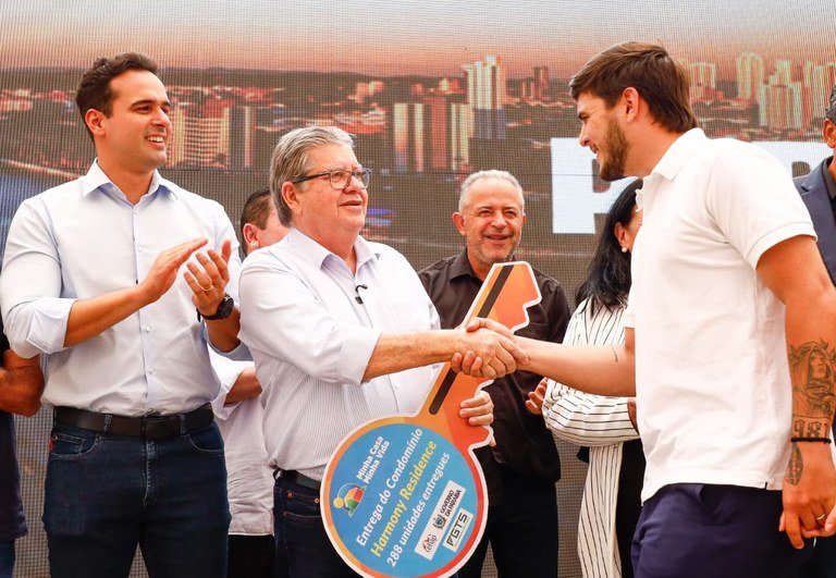 João Azevêdo entrega mais 288 apartamentos do condomínio Harmony Residence no aniversário de Campina Grande