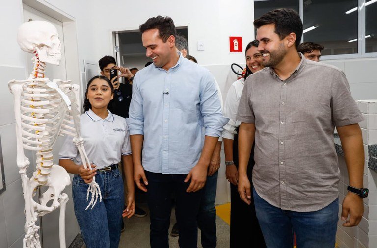 Lucas Ribeiro entrega escola, abastecimento d’água e autoriza pavimentação de distrito em Conceição