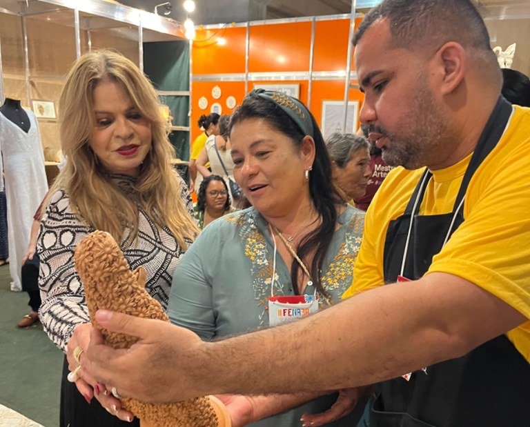 Primeira-dama do Estado participa do 2° Fenaba e destaca investimentos do Governo no artesanato paraibano
