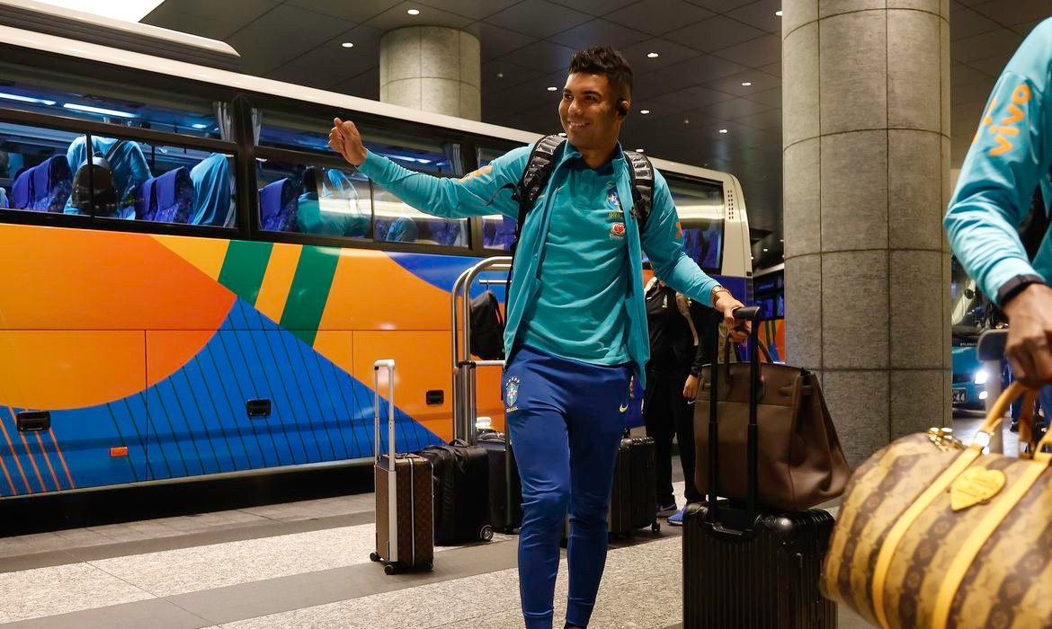 Seleção brasileira chega a Tóquio para amistoso contra Japão na terça