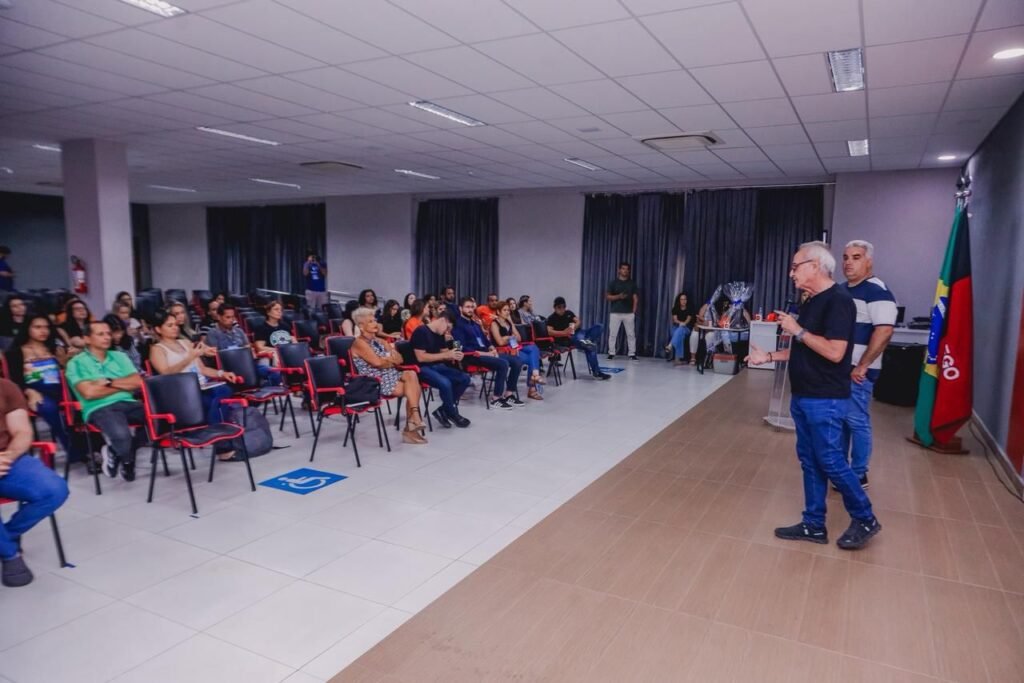 cicero lucena fala para profissionais e estudantes de medicina veterinaria como joao pessoa se tornou referencia em politicas pet 3