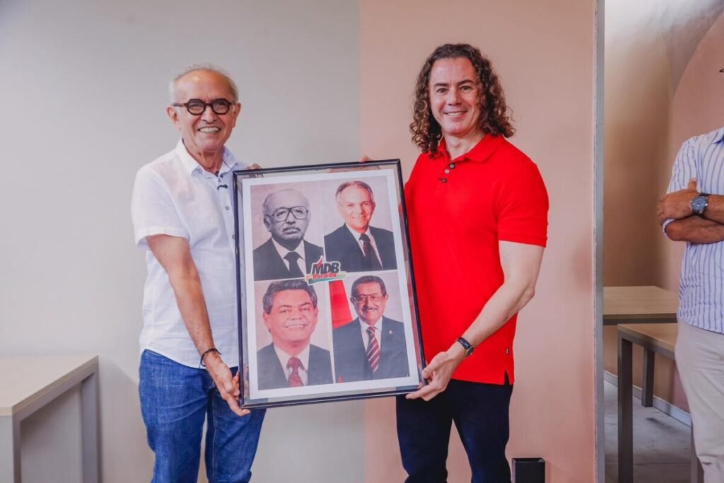 solenidade de filiacao do pre candidato cicero lucena ao mdb 1