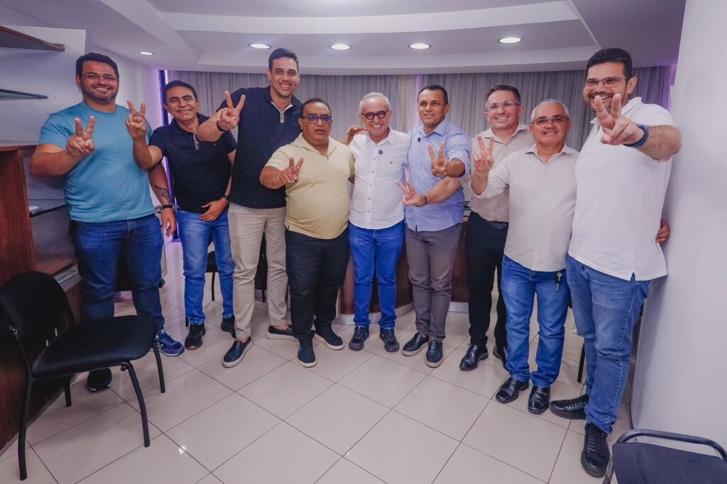 cicero lucena fortalece pre candidatura ao governo com apoio de vereadores e liderancas no alto sertao
