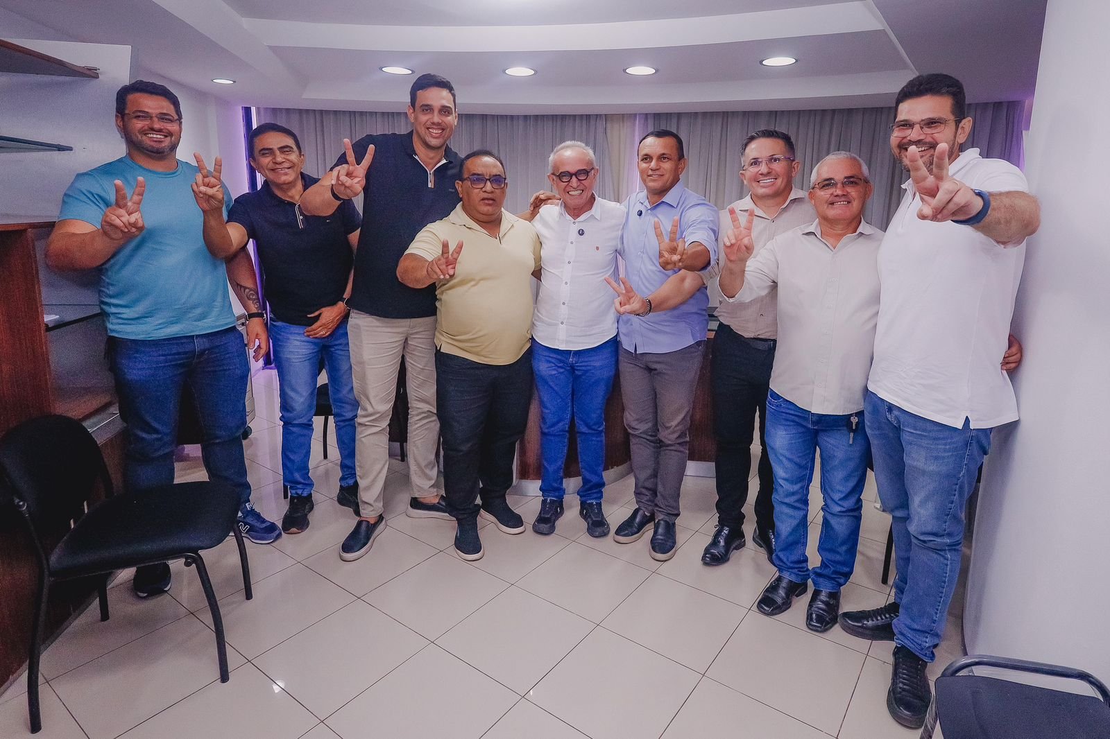 Cícero Lucena fortalece pré-candidatura ao Governo com apoio de vereadores e lideranças no Alto Sertão