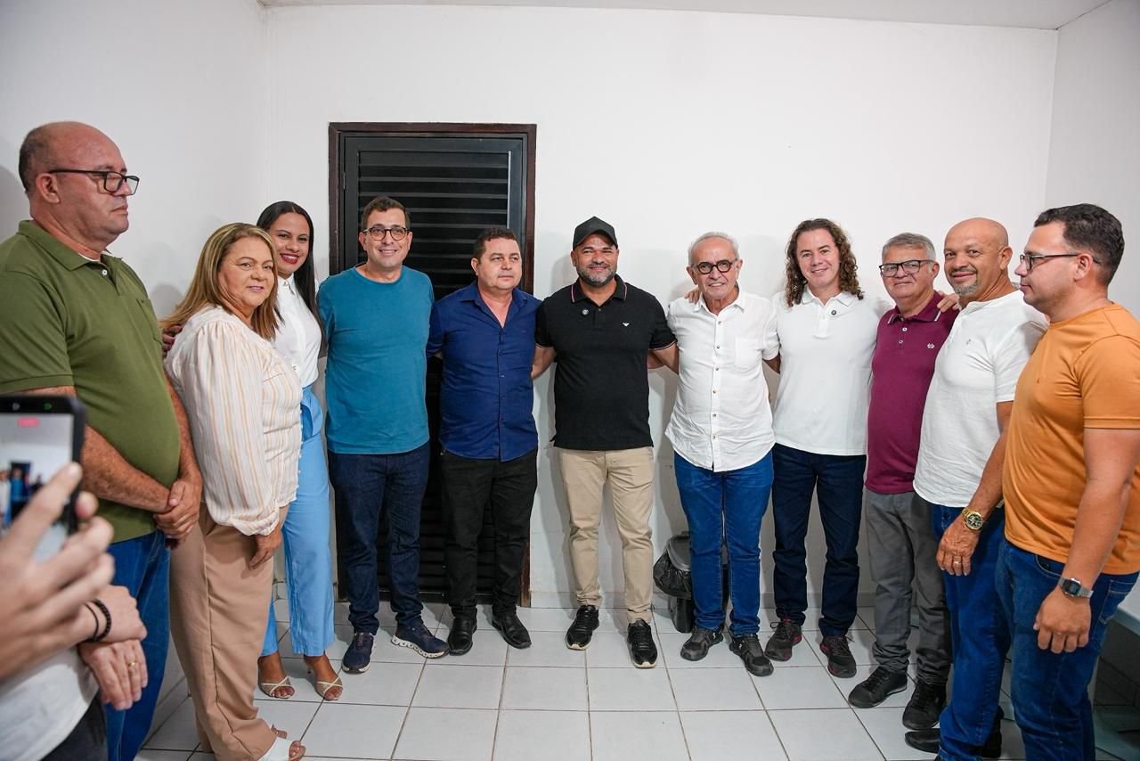 Cícero Lucena recebe adesão do prefeito Léo Martins, de Sobrado