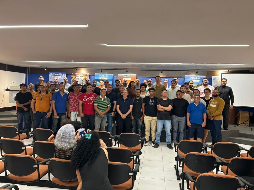 Prefeitura forma profissionais para trabalhar com máquinas pesadas e estimula geração de emprego