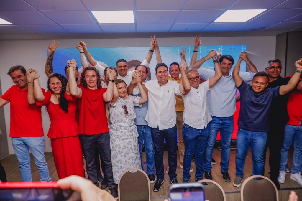 vice presidente da alpb felipe leitao e prefeita de bayeux tacyana leitao anunciam apoio a candidatura de cicero lucena 1