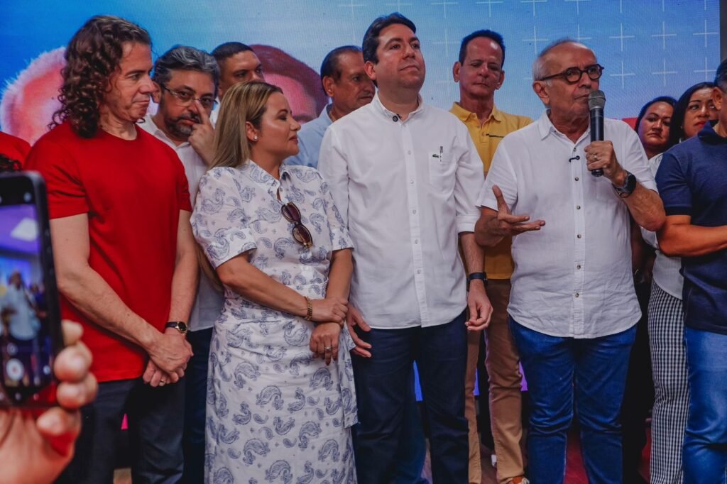 Vice-presidente da ALPB, Felipe Leitão, e prefeita de Bayeux, Tacyana Leitão, anunciam apoio à candidatura de Cícero Lucena 9 vice presidente da alpb felipe leitao e prefeita de bayeux tacyana leitao anunciam apoio a candidatura de cicero lucena 2