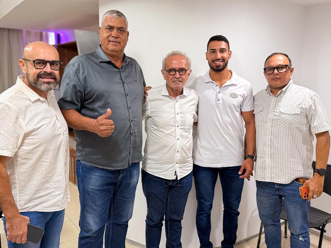 Cícero Lucena recebe apoio de grupo de oposição da cidade de Conceição