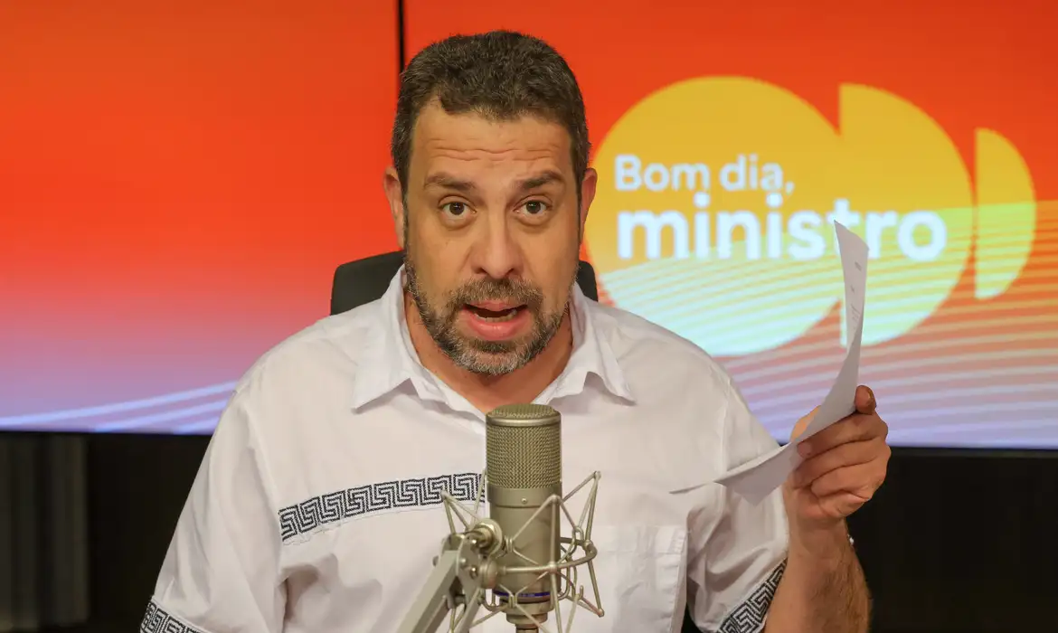 Fim da escala 6×1 deve aumentar produtividade, diz Boulos