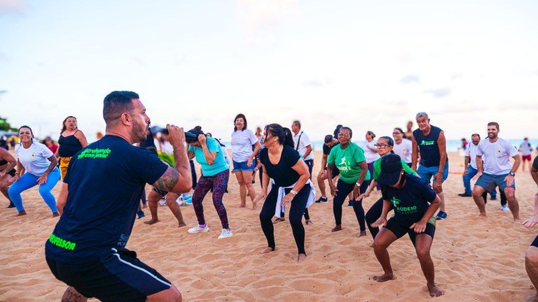 Governo reforça cuidado com a saúde mental em ação do Janeiro Branco na orla de João Pessoa