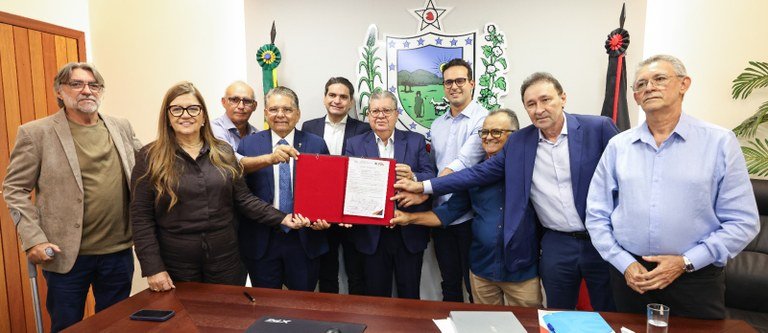 João Azevêdo autoriza construção de rodovia de R$ 33 milhões ligando Pocinhos a Olivedos