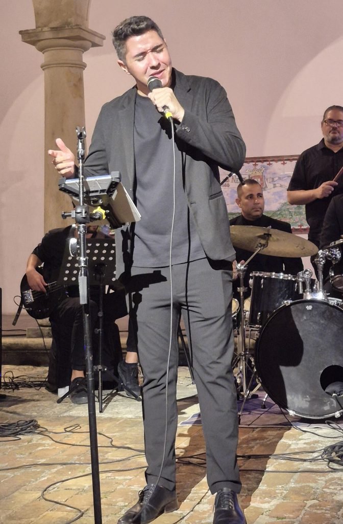 Viva o Centro com Música traz Túlio Melo em tributo a Frank Sinatra nesta quinta-feira