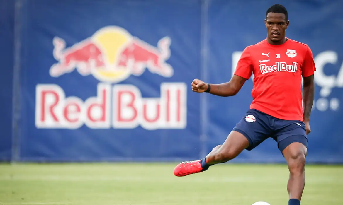 bragantino multa zagueiro por fala machista contra arbitra