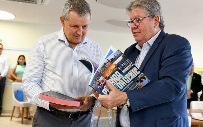 joao azevedo e general do exercito tratam sobre parcerias nas areas de ciencia e tecnologia e combate aos efeitos da estiagem