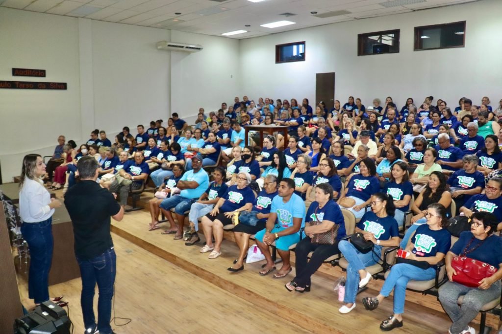 Prefeitura reúne expositores da Feira Móvel para avaliação e planejamento mensal