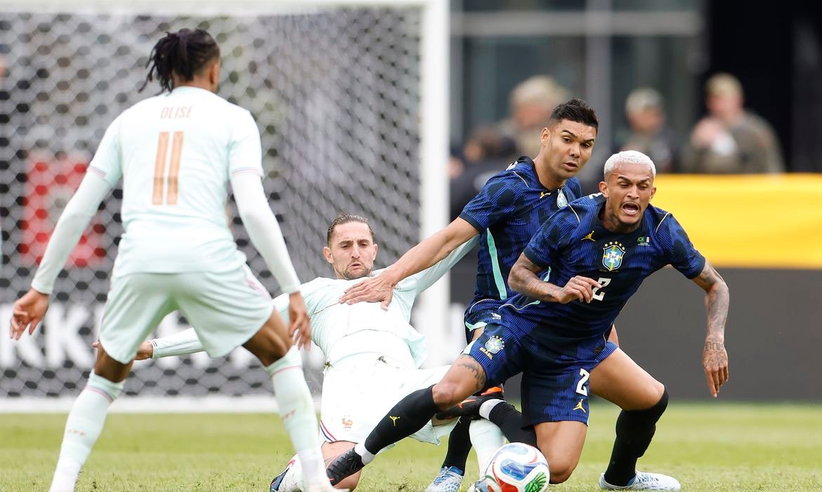 brasil joga mal e perde de 2 a 1 para a franca nos eua